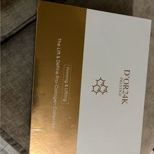 D'Or Skincare 24K Prestige Mask - Gold and White